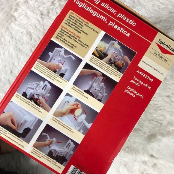 NWOT Spiralizer Turning Slicer with 3 Blades - Picture 8 of 13